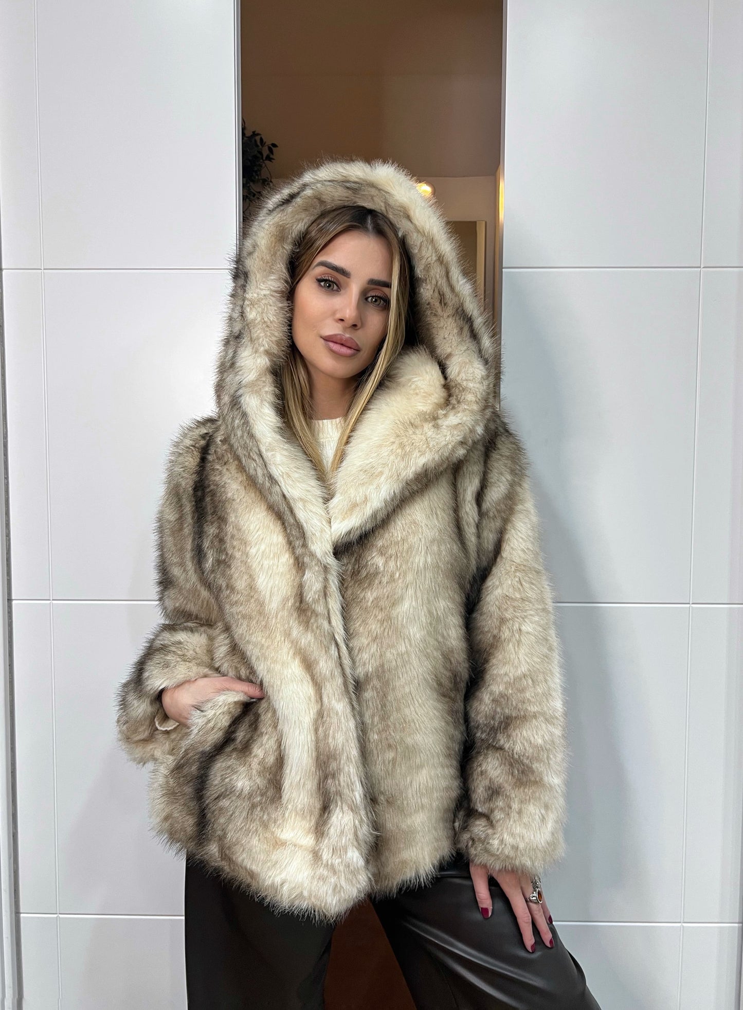 Ecopelliccia con cappuccio effetto Lince