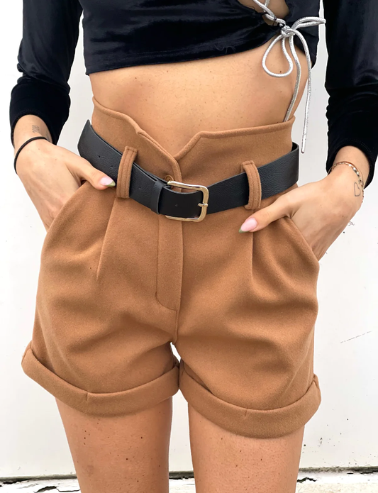 Short camel in panno con cintura