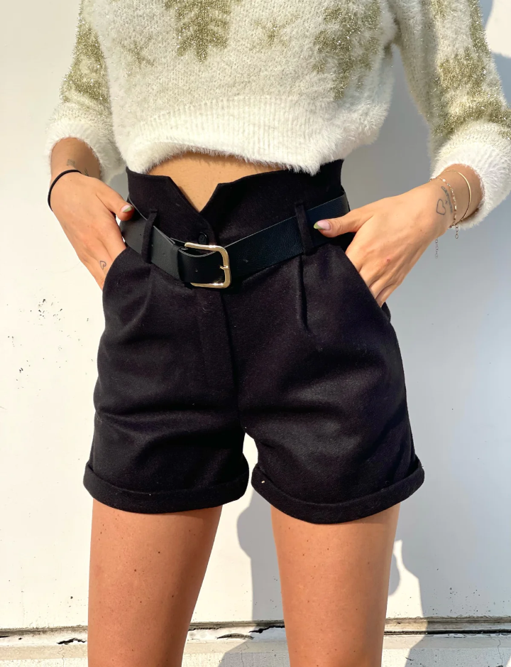 Short nero in panno con cintura