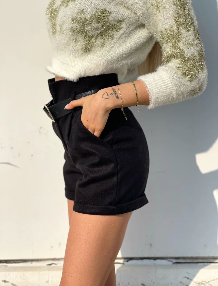 Short nero in panno con cintura