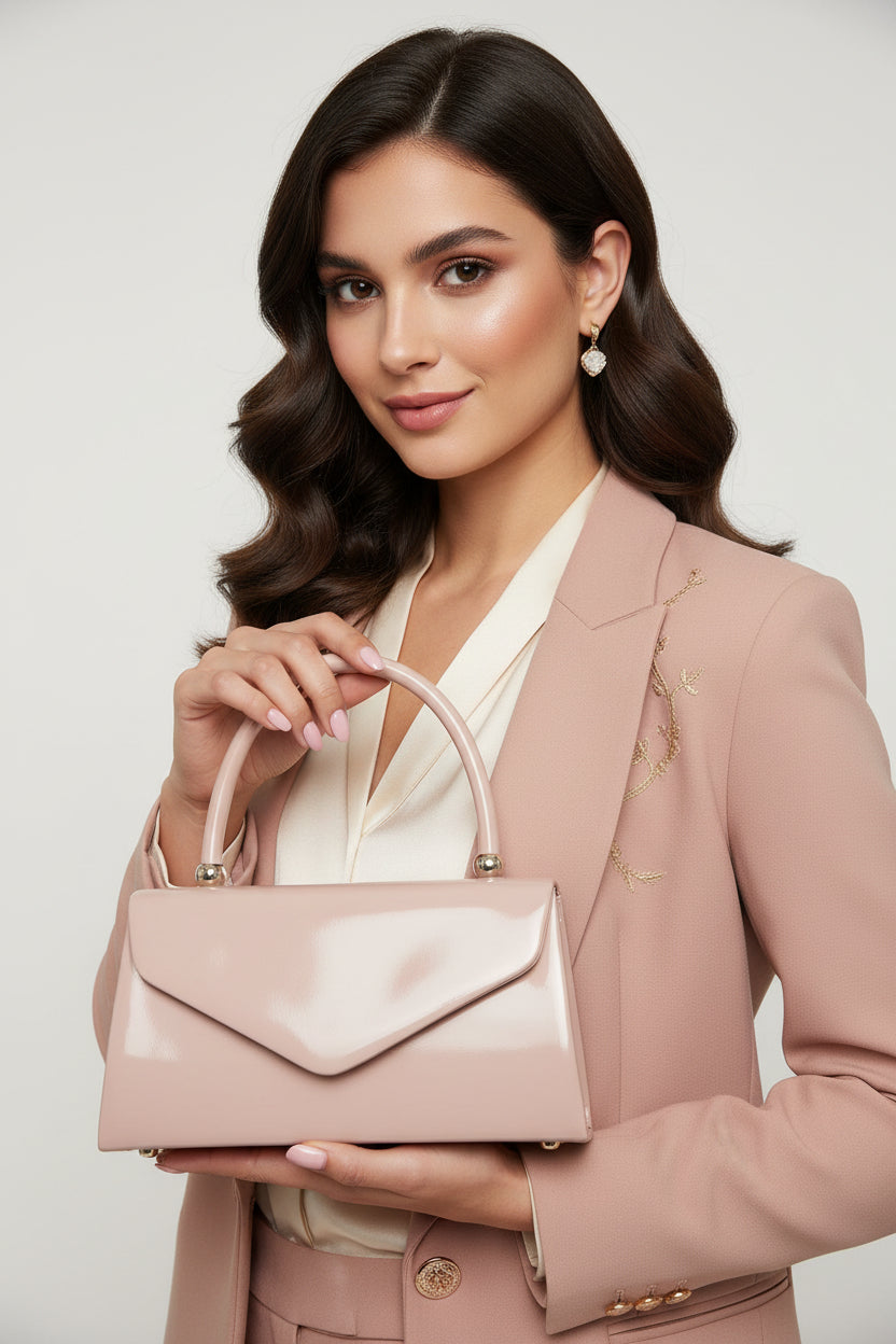 Pochette Larissa in vernice Beige medio
