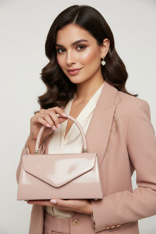 Pochette Larissa in vernice Beige medio