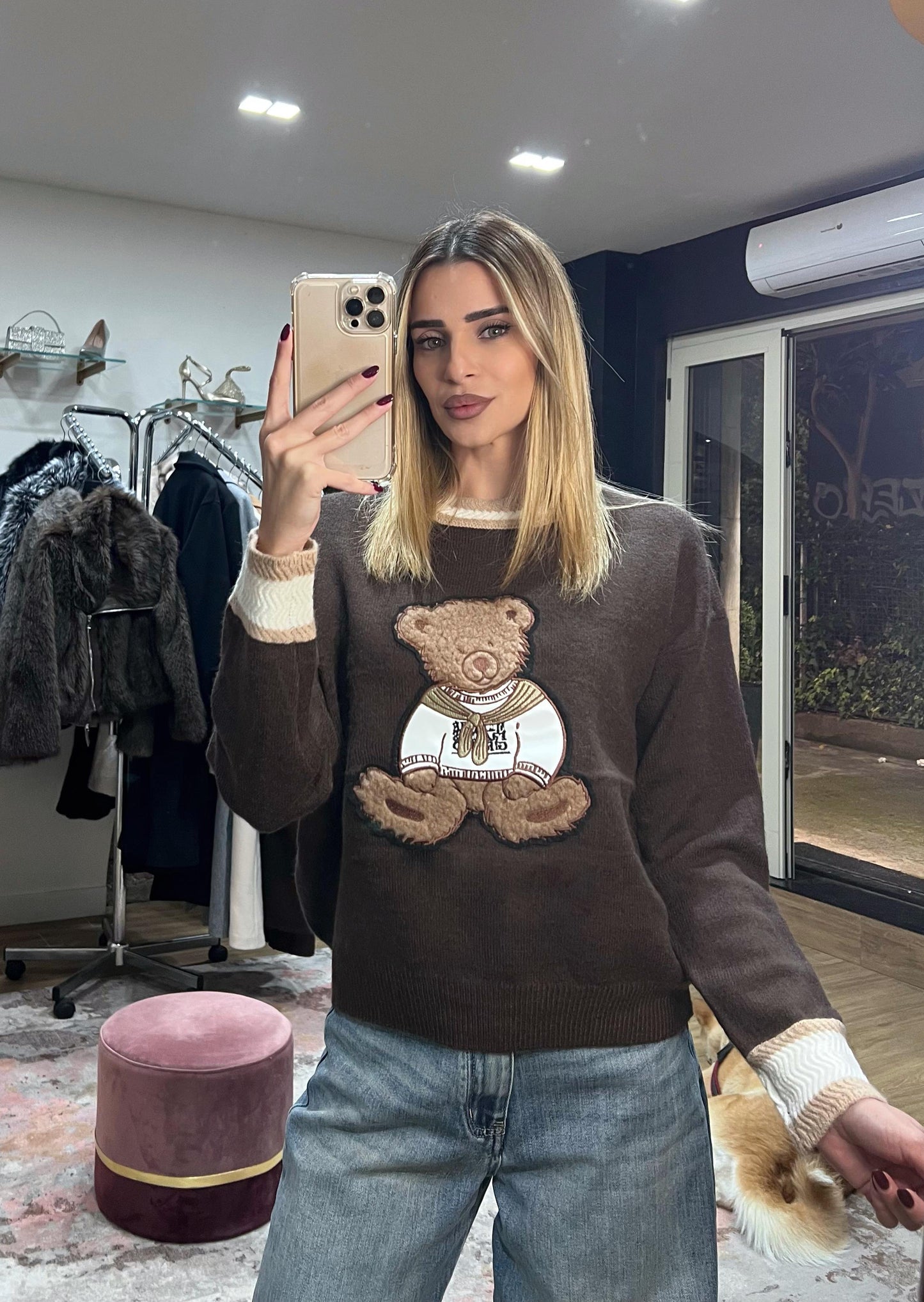 Maglioncino Oversize Cioccolato con Orso Teddy Appliqué